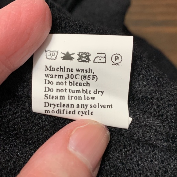 Host Pick 4x!🎉 BNWT- Black Crewneck Halloween Sweater with Orange “Boo” - Picture 10 of 10